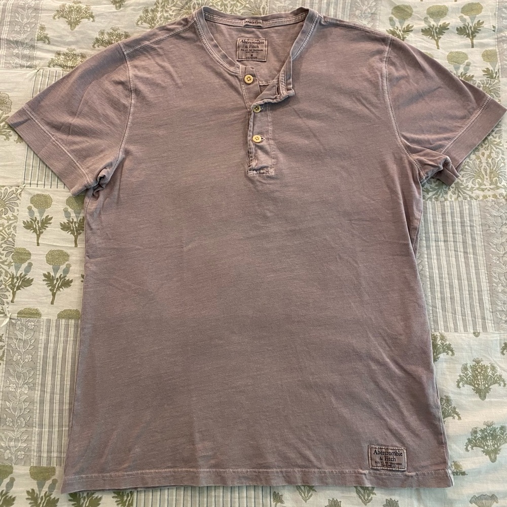 Light violet t-shirt from A&F, M